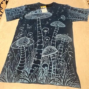 #8257. Rising International Blue Mushroom Short Sleeve Tee. Size S